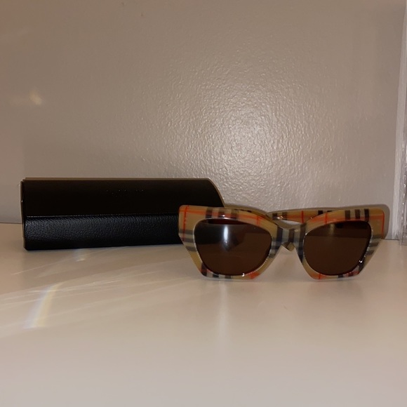 Butterfly Cat Eye in Vintage Check & Brown - Picture 6 of 11